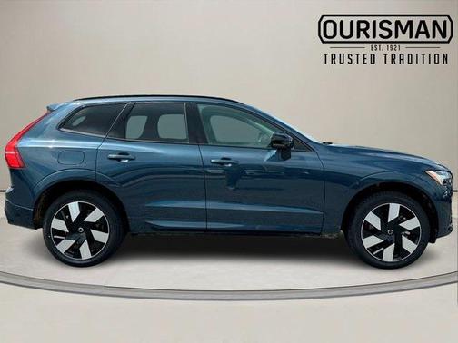 2025 Volvo XC60 Plug-In Hybrid T8 Plus