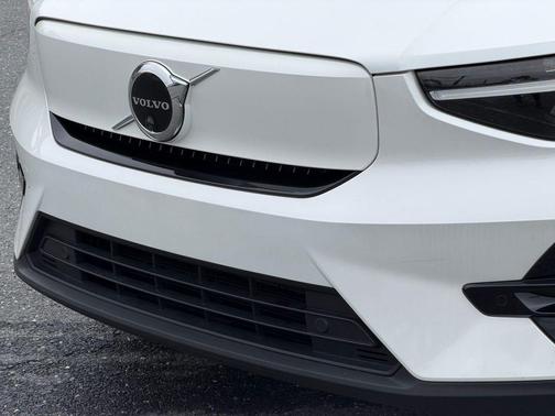 Crystal White Metallic 2023 Volvo C40 Recharge Pure Electric Twin Plus