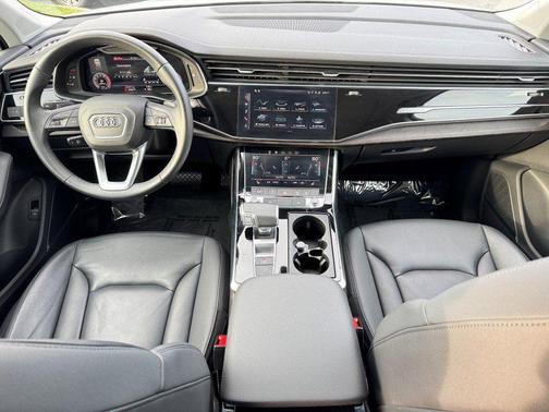 2023 Audi Q7 55 Premium Plus