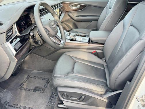 2023 Audi Q7 55 Premium Plus