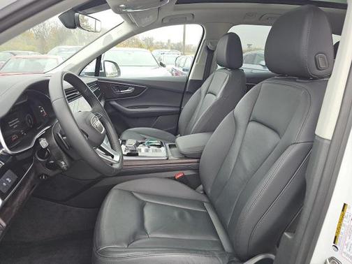 2023 Audi Q7 55 Premium Plus