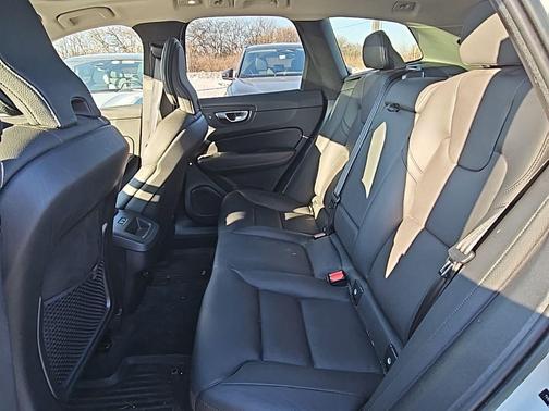 2023 Volvo XC60 B5 Plus Dark Theme