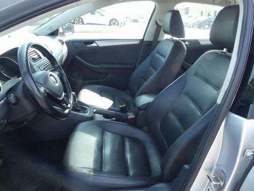2015 Volkswagen Jetta Auto SE w/Connectivity/Navigation