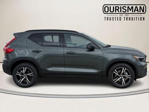 Forest Lake 2026 Volvo XC40 B5 Core