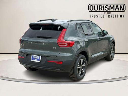 Forest Lake 2026 Volvo XC40 B5 Core