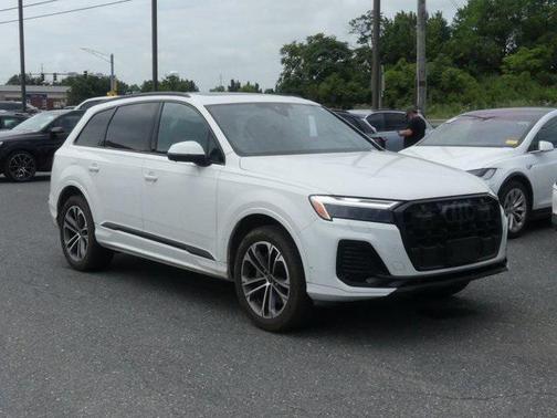2025 Audi Q7 45 Premium Plus