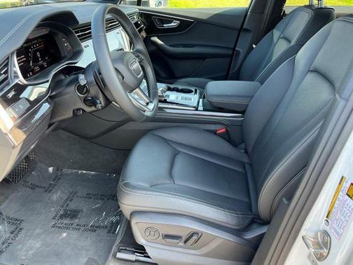 2025 Audi Q7 45 Premium Plus