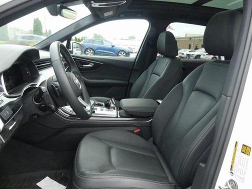 2025 Audi Q7 45 Premium Plus