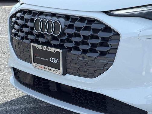 Glacier White 2025 Audi Q5 2.0T Prestige