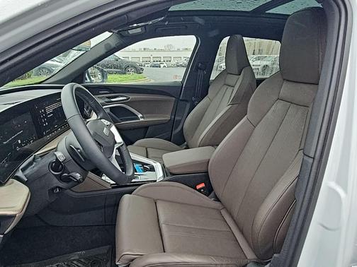 Glacier White 2025 Audi Q5 2.0T Prestige