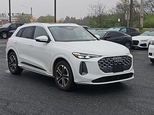 Glacier White 2025 Audi Q5 2.0T Prestige