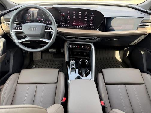 Glacier White 2025 Audi Q5 2.0T Prestige