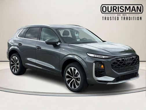 Daytona Gray Pearl Effect 2026 Audi Q3 S line