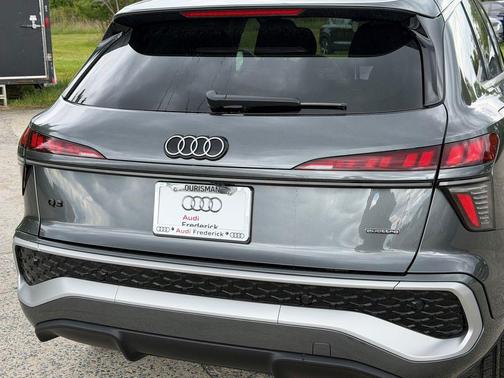 Daytona Gray Pearl Effect 2026 Audi Q3 S line