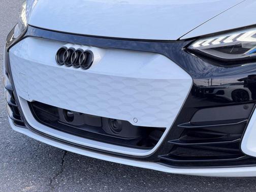 2023 Audi RS e-tron GT Base