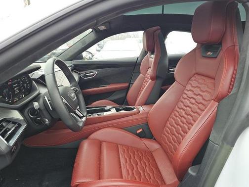 2023 Audi RS e-tron GT Base