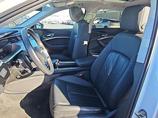 2021 Audi e-tron Premium