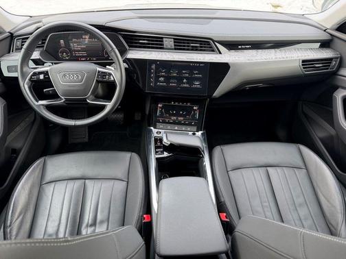 2021 Audi e-tron Premium