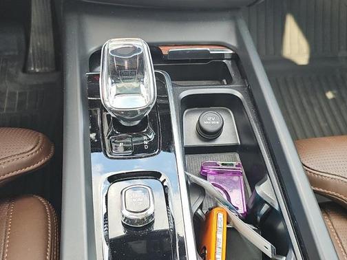 2023 Volvo XC60 B5 Ultimate Bright Theme