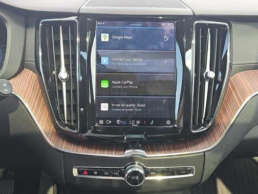 2023 Volvo XC60 B5 Ultimate Bright Theme