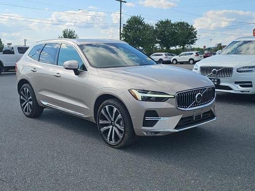2023 Volvo XC60 B5 Ultimate Bright Theme