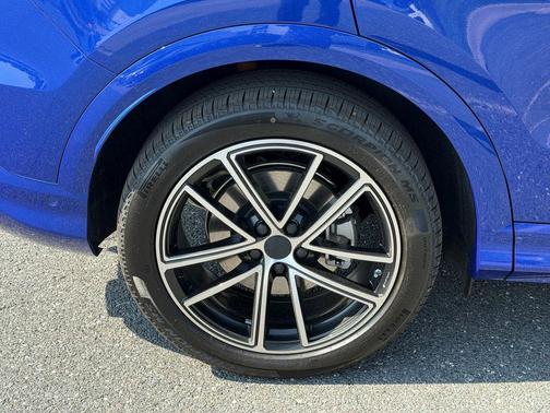 Ultra Blue Metallic 2026 Audi Q5 2.0T Prestige
