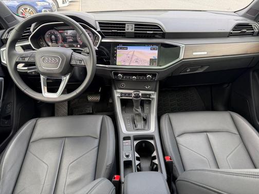 Navarra Blue Metallic 2025 Audi Q3 Premium Plus