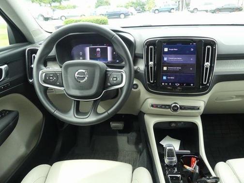 2023 Volvo XC40 B5 Plus Bright Theme