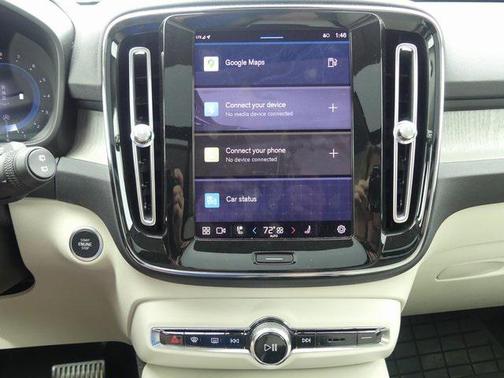 2023 Volvo XC40 B5 Plus Bright Theme