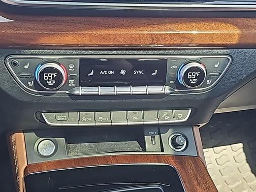 Green Metallic 2023 Audi Q5 45 S line Premium