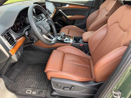 Green Metallic 2023 Audi Q5 45 S line Premium