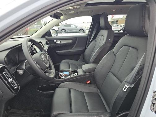 2026 Volvo XC40 B5 Plus