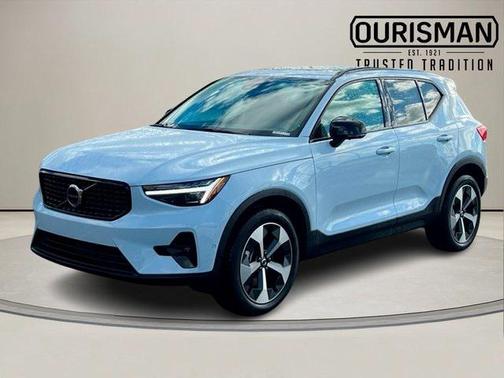 2026 Volvo XC40 B5 Plus