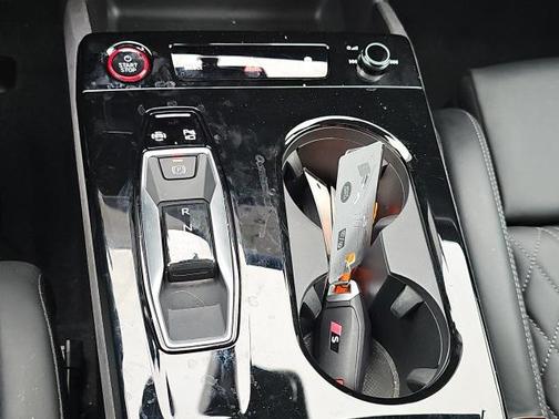 2025 Audi SQ6 e-tron Prestige