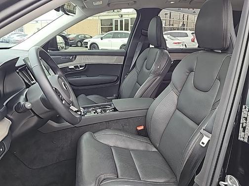 2025 Volvo XC90 Plug-In Hybrid T8 Ultra