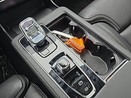 2025 Volvo XC90 Plug-In Hybrid T8 Ultra