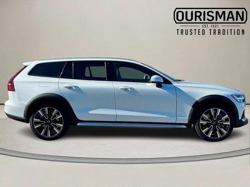 2026 Volvo V60 Cross Country B5 Ultra