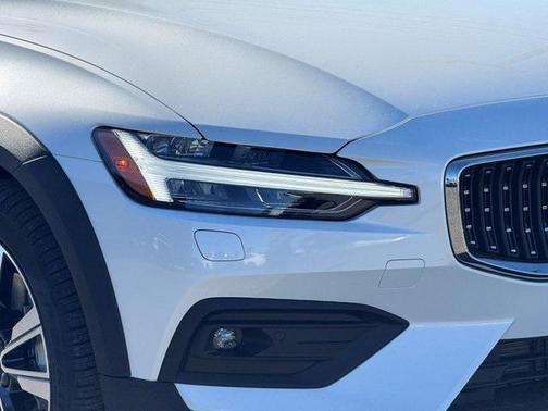 2026 Volvo V60 Cross Country B5 Ultra