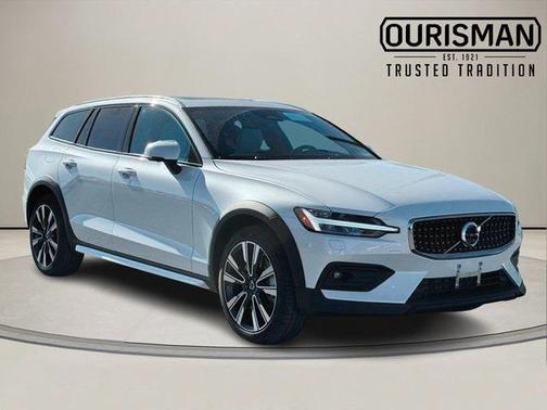 2026 Volvo V60 Cross Country B5 Ultra