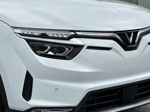 2025 VinFast VF 8 Plus