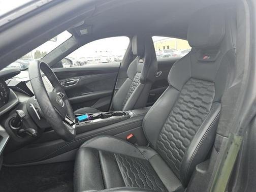 2023 Audi RS e-tron GT Base