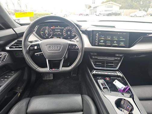 2023 Audi RS e-tron GT Base