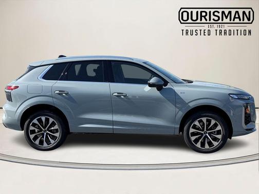 Daytona Gray Pearl Effect 2026 Audi Q3 S line