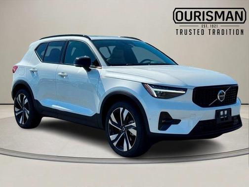 2026 Volvo XC40 B5 Plus
