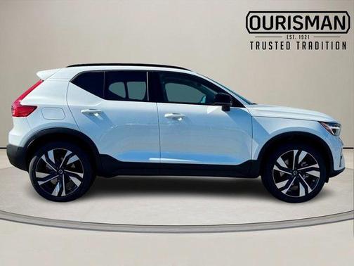 2026 Volvo XC40 B5 Plus