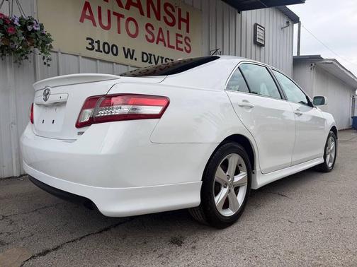 Super White 2010 Toyota Camry SE