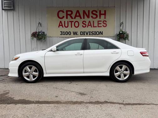 Super White 2010 Toyota Camry SE