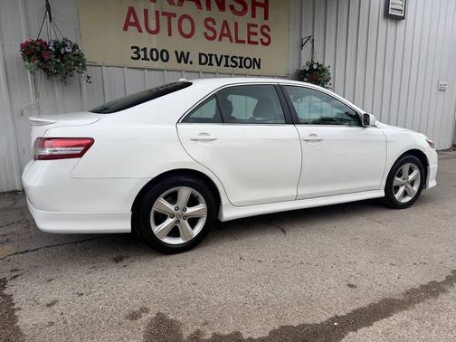 Super White 2010 Toyota Camry SE