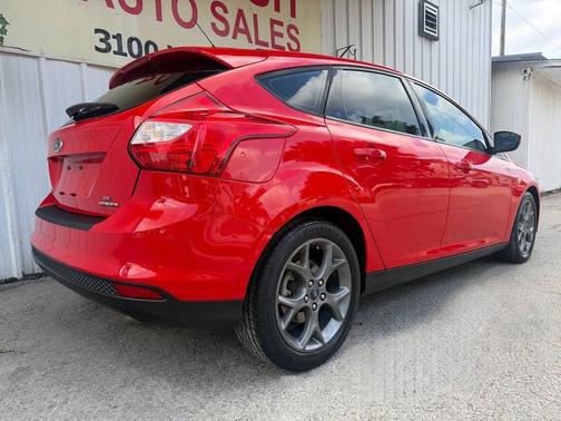 Race Red 2013 Ford Focus SE