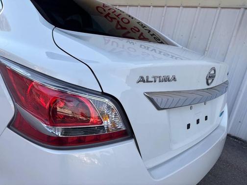 Pearl White 2014 Nissan Altima 2.5 S